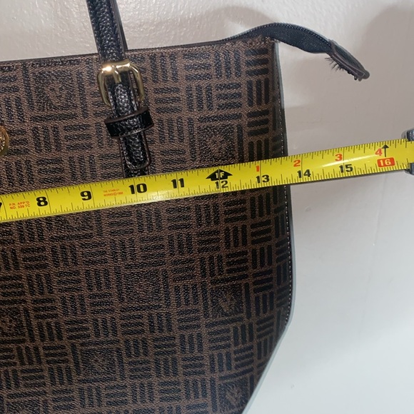 🌵New without tags Anne Klein Brown shoulder bag with adjustable straps! - Picture 5 of 11